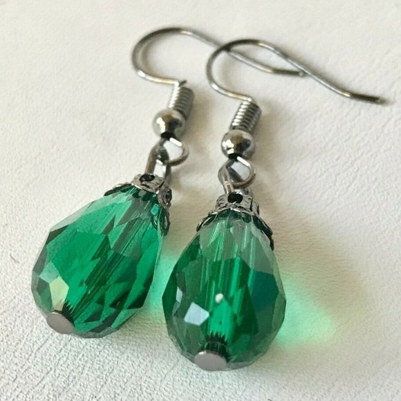 Emerald Green Glass Bead Earrings Teardrop Vintage Baroque Style Silver Plated - Picture 5 of 11